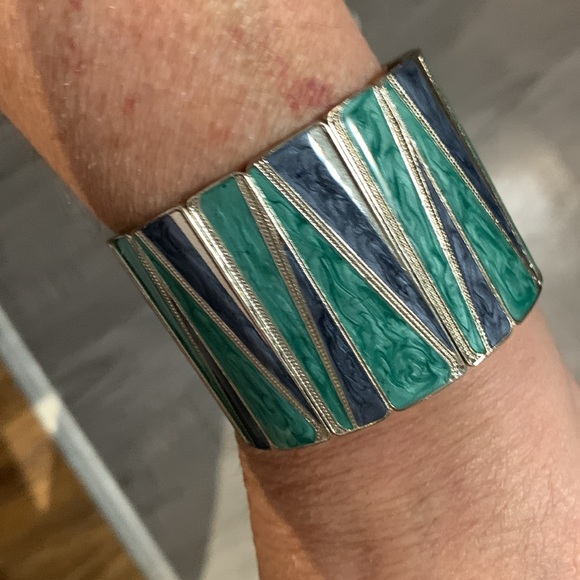 Beautiful green and purple stretch bracelet* - Picture 3 of 6